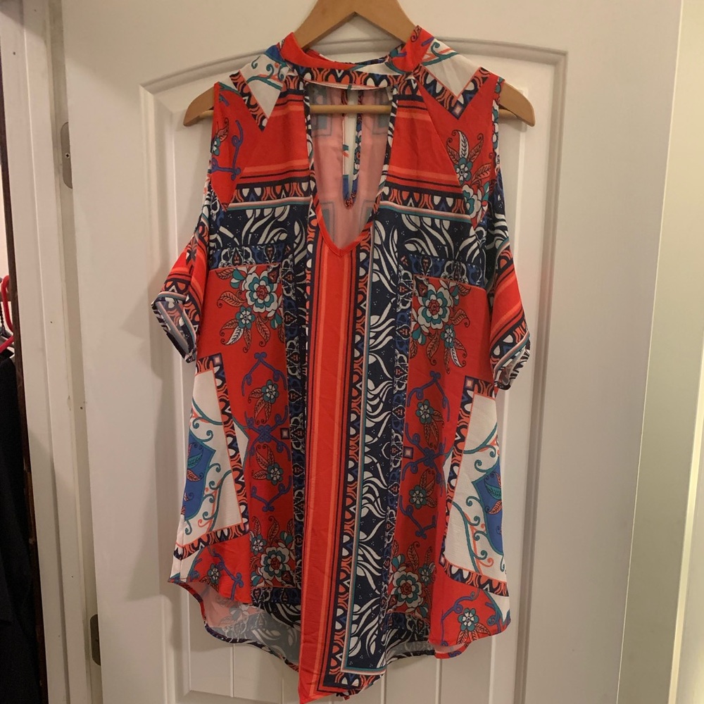 Off the shoulder sleeve neck collar shirt